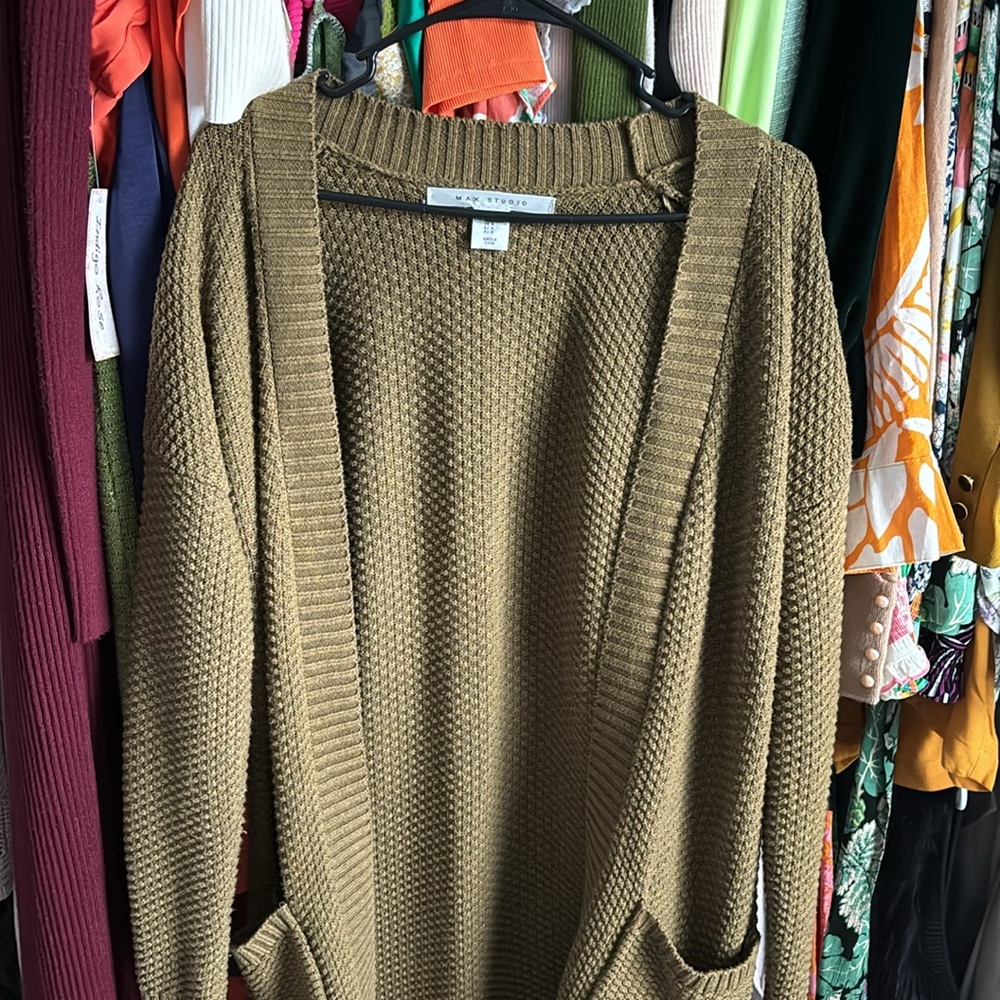 Max studio olive green cardigan size M - Picture 2 of 3